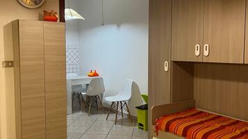 1 camera, ferro/asse da stiro, Wi-Fi, lenzuola