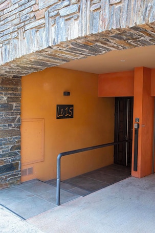 Front of property. Appartements Hôtel & Spa Le Madeloc Collioure Centre