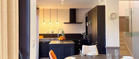 Appartement, 3 slaapkamers, uitzicht op bergen | Privékeuken | Een waterkoker, een broodrooster