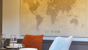 Apartment, 3 Bedrooms, Mountain View | Dining room