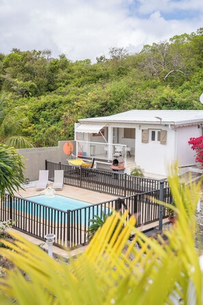 Deluxe House, Pool View