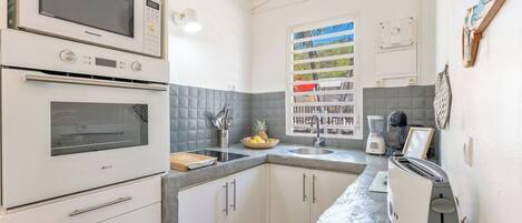 Comfort House, Pool View | Private kitchen | Full-size fridge, microwave, oven, stovetop