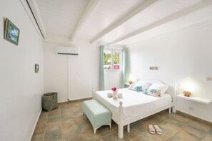 Luxury House, Pool View | Hypo-allergenic bedding, individually decorated, individually furnished