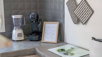 Nhà tiện nghi đơn giản, quang cảnh hồ bơi | Bếp riêng | Tủ lạnh, lò vi sóng, lò nướng, bếp nấu