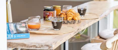 Deluxe House, Pool View | Terrace/patio