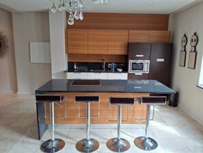 Apartamento básico, balcón, vistas a la ciudad | Cocina básica privada | Tostadora