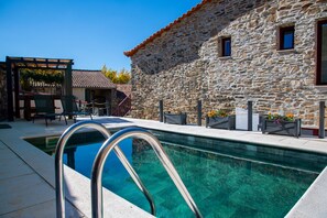 Pool - Country House 'Villa Jerusalém' with Mountain View, Wi-Fi & Air Conditioning (Romeu)