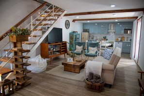 TV - Country House 'Villa Jerusalém' with Mountain View, Wi-Fi & Air Conditioning (Romeu)