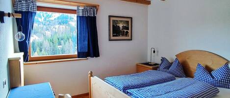 2 bedrooms, WiFi, bed sheets