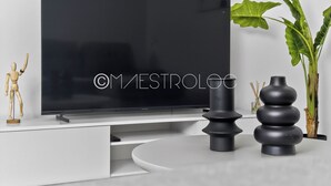 Family House | Living area | 65-inch LED TV with cable channels, Netflix, streaming services - Habitation Yucca à 5 min de la plage (Le Moule)
