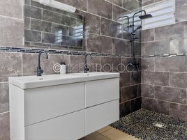 Ducha, cabezal de ducha tipo lluvia, artículos de tocador gratuitos