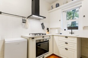 Kühlschrank, Ofen, Herdplatte, Geschirrspüler