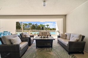 Terrace/patio - *Ariel Dunes II 103 Beach access*Pools* (Miramar Beach)