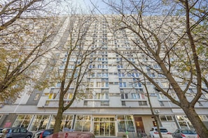 A multi-story residential building with a modern design, featuring balconies and large windows. - Spacious Apartment | 3 Bedrooms | Close to Metro. (Warszawa)