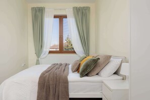 3 soveværelser, skrivebord, strygejern/strygebræt, weekendseng