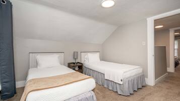 3 bedrooms, desk, iron/ironing board, travel crib