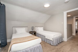 3 bedrooms, desk, iron/ironing board, travel crib