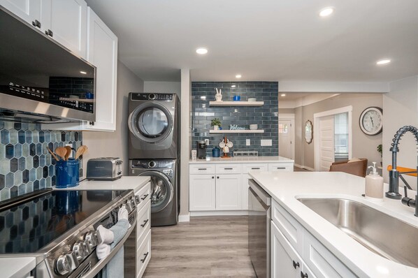 Fridge, microwave, oven, stovetop - The Gathering House - Home for 6 (Harrison)