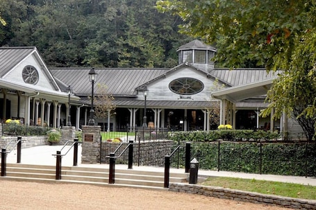 外観. Lynchburg Getaway walking distance 2 Jack Daniel’s