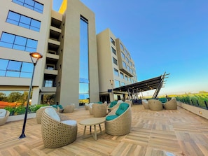 Terrace/patio - Twin Triple Stay | Free Breakfast, Swim-Up Bar & 5 mi to Three Borders (Paraná)
