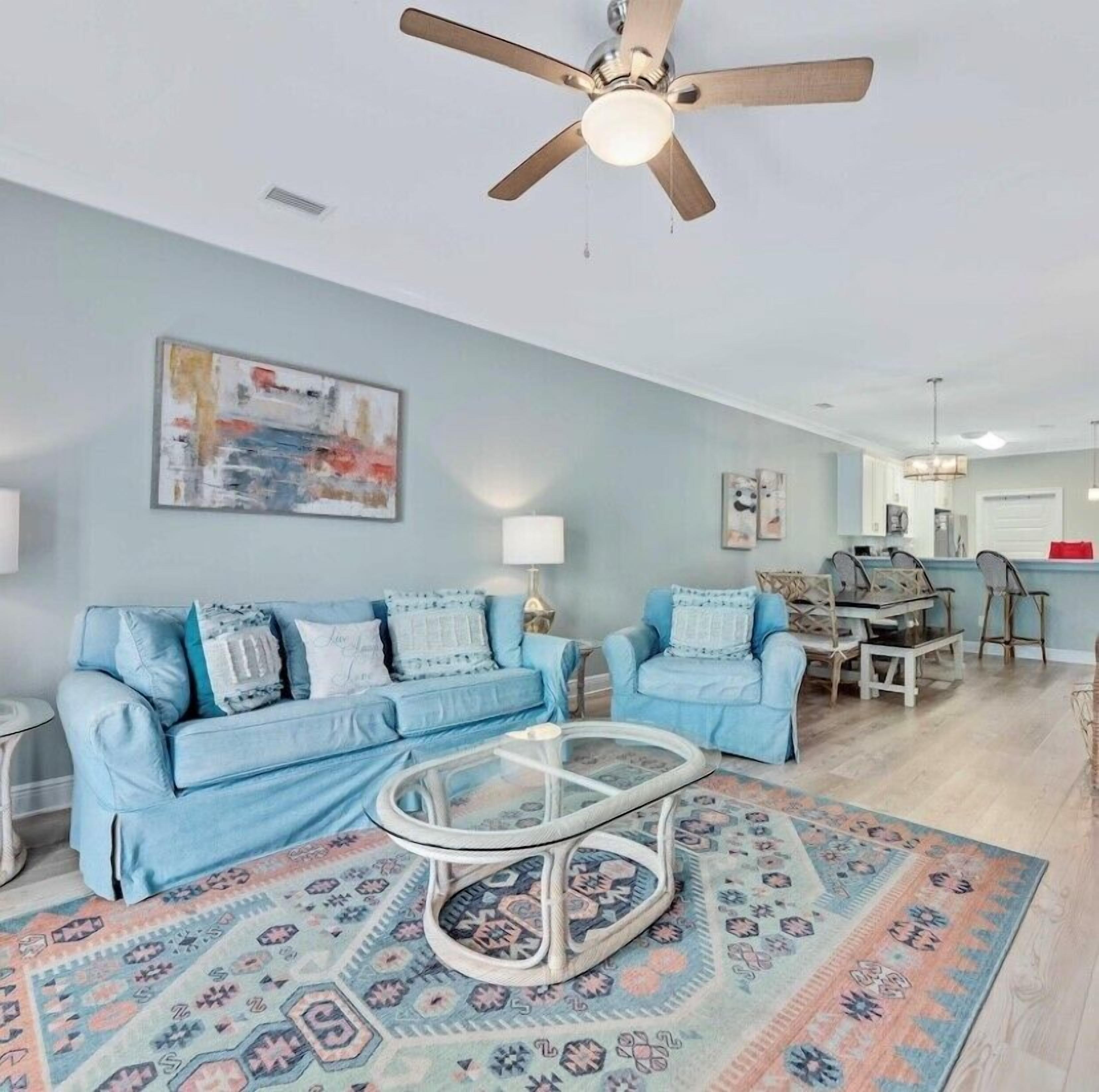 スマートテレビ、テレビゲーム、テーブルサッカー台、書庫