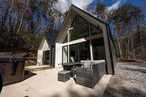 บ้านพัก, ลานระเบียง, วิวสวน | รับประทานอาหารกลางแจ้ง