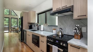 House, Patio, Garden View | Private kitchen