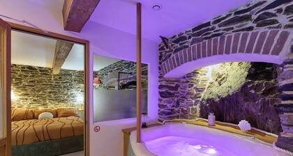 Le Calypso: balneo love room with Jacuzzi, near the beach