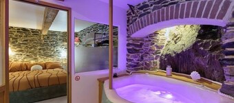Le Calypso: balneo love room with Jacuzzi, near the beach