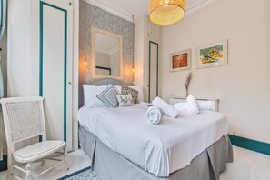 2 bedrooms, iron/ironing board, WiFi, bed sheets - Quiet 2-Bed Flat with Garden & Parking Near Thames Great for Work or Relaxation (London)
