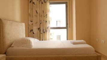 Iron/ironing board, WiFi, bed sheets