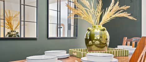 Ferienhaus, Mehrere Betten, Terrasse, Gartenblick (322 N Sunset St) | Speisen