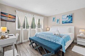 3 bedrooms, desk, iron/ironing board, travel cot - Delray Heated Pool Villa Close to Downtown & Beach (Delray Beach)