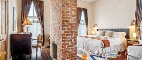 Fer et planche à repasser, lit parapluie, Wi-Fi gratuit, draps fournis