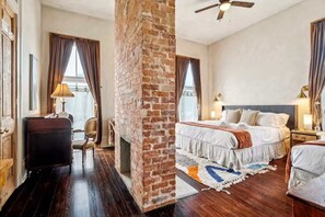 5 Schlafzimmer, Schreibtisch, Bügeleisen/Bügelbrett, Reisekinderbett