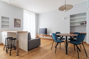 Apartment | Wohnbereich | LED-Fernseher