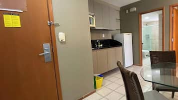 Basic Apartment | Dining