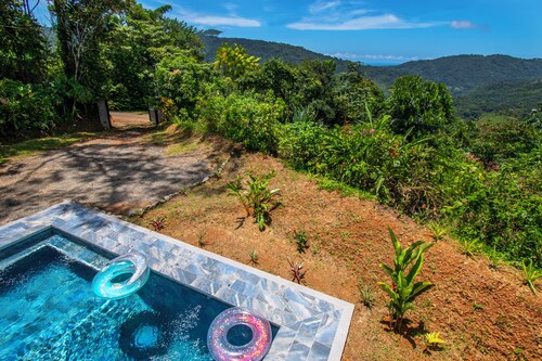 3-bedroom villa in Platanillo, ocean & mountain view!