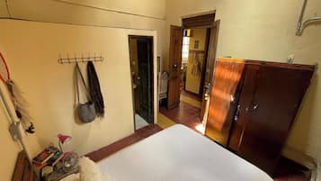 Comfort Room | Desk, laptop workspace, iron/ironing board, free WiFi