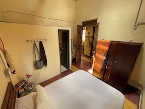 Comfort Room | Desk, laptop workspace, iron/ironing board, free WiFi - Coliving Granada (Envigado)