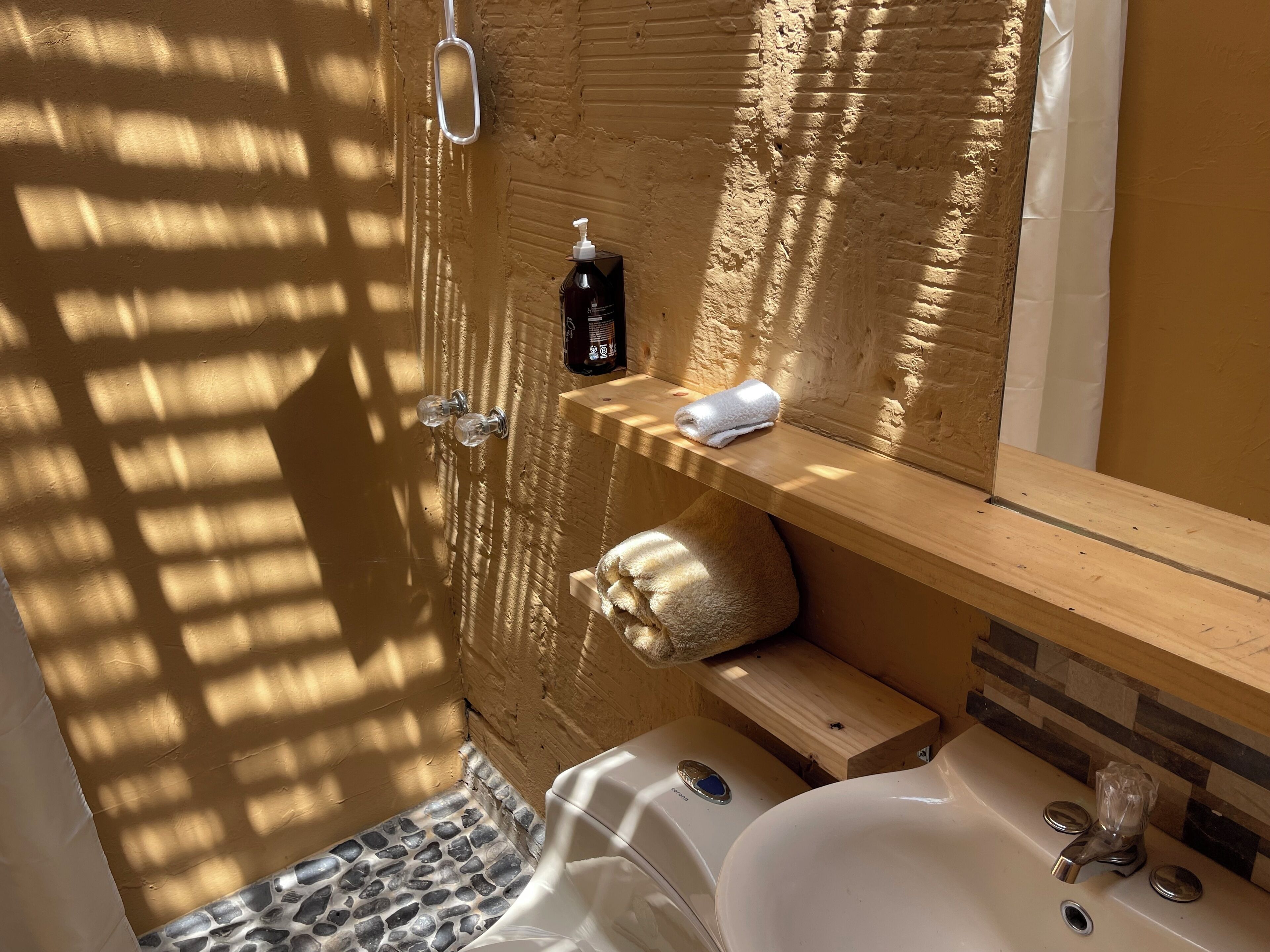 Basic Room | Bathroom