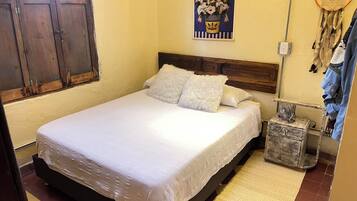 Classic Room | Desk, laptop workspace, iron/ironing board, free WiFi