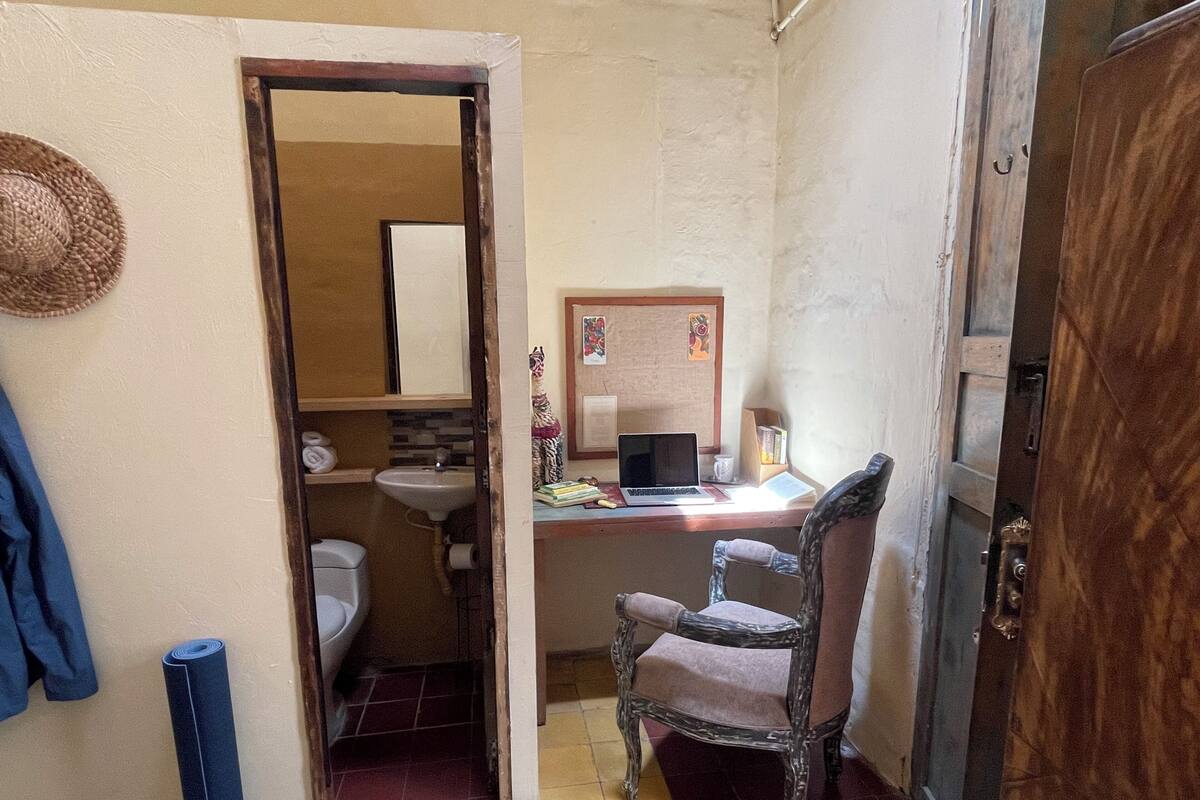 Classic Room | Desk, laptop workspace, iron/ironing board, free WiFi