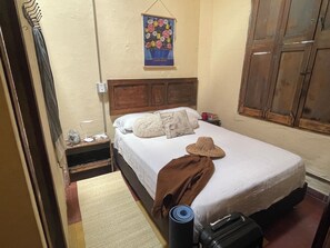 Comfort-Zimmer | Schreibtisch, laptopgeeigneter Arbeitsplatz, Bügeleisen/Bügelbrett