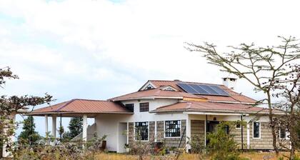 Laikipia bush stay steps from Pejeta gate - 2339