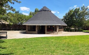 Exterior - Kiserian cottage with gazebo & garden grill - 2343 (Kiserian)