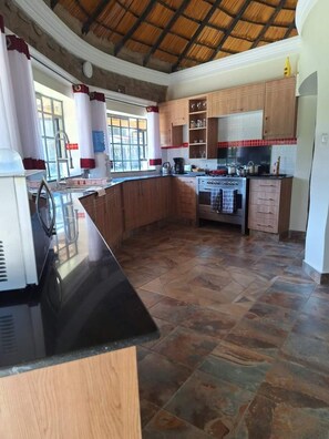 Private kitchen - Kiserian cottage with gazebo & garden grill - 2343 (Kiserian)