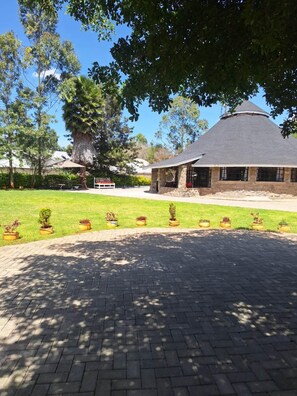 Property grounds - Kiserian cottage with gazebo & garden grill - 2343 (Kiserian)