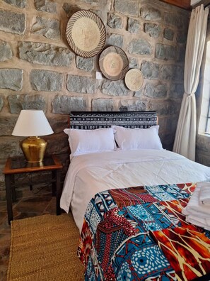 3 bedrooms, internet - Kiserian cottage with gazebo & garden grill - 2343 (Kiserian)