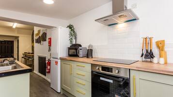 Réfrigérateur, micro-ondes, four, lave-vaisselle